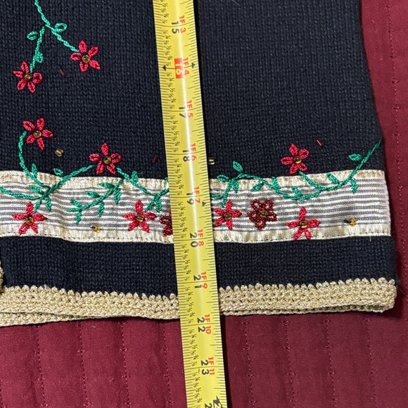 Segue Noel Festive Black Knit Vest with Red Floral Design Size Medium - Picture 10 of 12